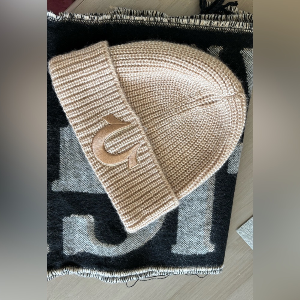 NEW True Religion Beanie Hat & Scarf Set Men's Accessories Cream
Black Grey